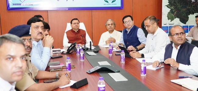 सीएम धामी मंगलवार देर रात पहुँचे आपदा परिचालन केंद्र, अगले 3 दिन सभी जिलों में पूरी सतर्कता बरतने के निर्देश