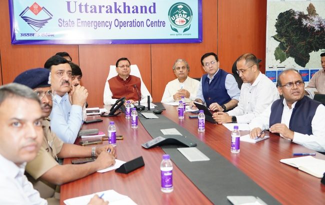 सीएम धामी मंगलवार देर रात पहुँचे आपदा परिचालन केंद्र, अगले 3 दिन सभी जिलों में पूरी सतर्कता बरतने के निर्देश