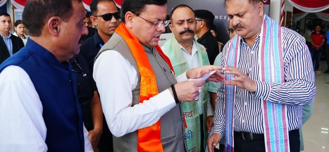मुख्यमंत्री धामी ने देहरादून के कुंआवाला बाजार में ‘स्वदेशी अपनाओ’ तथा जीएसटी की नई दरों के व्यापक प्रचार-प्रसार हेतु जनजागरूकता कार्यक्रम के अंतर्गत बाजार भ्रमण किया