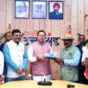 मुख्यमंत्री धामी से मंत्रीगण, विधायकगण, भारतीय प्रशासनिक सेवा, पुलिस तथा वानिकी सेवाओं के अधिकारीगणों और प्रदेशभर से आए लोगों ने भेंट कर दीपावली पर्व की हार्दिक शुभकामनाएं दीं