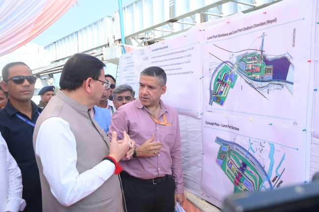 मुख्यमंत्री धामी ने बनबसा स्थित गुदमी क्षेत्र में लैंड पोर्ट्स अथॉरिटी ऑफ इंडिया द्वारा लगभग ₹500 करोड़ की लागत से निर्मित होने वाली आधुनिक लैंड पोर्ट परियोजना का स्थलीय निरीक्षण किया