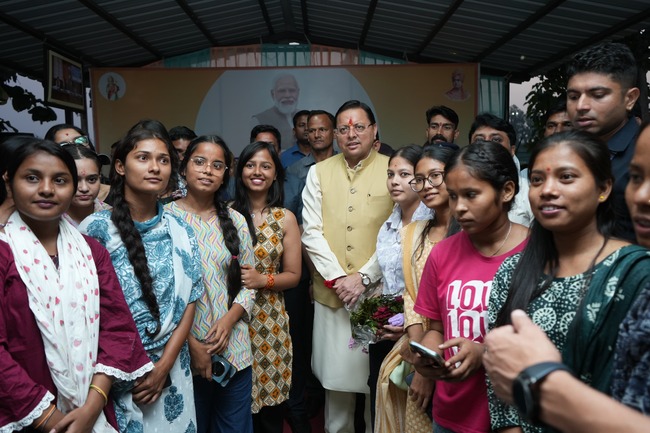 मुख्यमंत्री कैंप कार्यालय खटीमा में आयोजित हुआ मुख्य सेवक युवा संवाद कार्यक्रम, राज्य में 1100 से अधिक स्टार्टप्स को मान्यता देते हुए अत्याधुनिक 15 इंक्यूबेटर स्थापित किए गए
