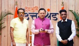 लोकगायक फौजी ललित मोहन जोशी के गीतों की एल्बम ‘मानसखंड’ का विमोचन सीएम धामी ने किया