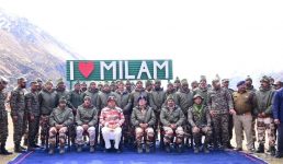 Pithoragarh सीमांत गांव मिलम में मुख्यमंत्री ने की आई.टी.बी.पी जवानों और स्थानीय नागरिकों से भेंट, कहा प्रधानमंत्री मोदी के नेतृत्व में सीमांत गांवों के सर्वांगीण विकास के लिए ‘वाइब्रेंट विलेज कार्यक्रम’ प्रभावी रूप से क्रियान्वित किया जा रहा है