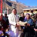 माणा गाँव में देवभूमि सांस्कृतिक महोत्सव का भव्य समापन, सीमांत क्षेत्रों में पर्यटन और आर्थिकी को नई उड़ान, सीएम धामी बोले, वाइब्रेंट गांवों की आर्थिकी को मिलेगा नया संबल माणा गाँव में देवभूमि सांस्कृतिक महोत्सव का भव्य समापन, सीमांत क्षेत्रों में पर्यटन और आर्थिकी को नई उड़ान, सीएम धामी बोले, वाइब्रेंट गांवों की आर्थिकी को मिलेगा नया संबल