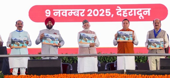 उत्तराखंड राज्य रजत जयंती: पीएम मोदी ने ₹8260.72 करोड़ की योजनाओं का लोकार्पण और शिलान्यास किया, पीएम फसल बीमा योजना के तहत 28 हजार से अधिक किसानों को 62 करोड़ रुपये से अधिक की राशि भी की जारी