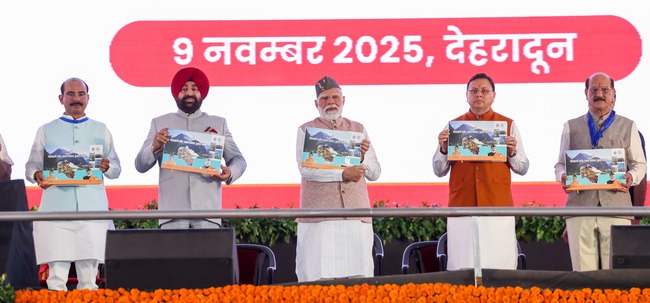 उत्तराखंड राज्य रजत जयंती: पीएम मोदी ने ₹8260.72 करोड़ की योजनाओं का लोकार्पण और शिलान्यास किया, पीएम फसल बीमा योजना के तहत 28 हजार से अधिक किसानों को 62 करोड़ रुपये से अधिक की राशि भी की जारी