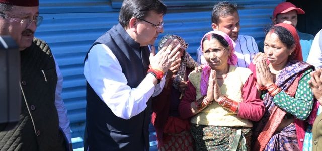 लोकपर्व इगास पर रुद्रप्रयाग के आपदा प्रभावित परिवारों के बीच पहुंचे मुख्यमंत्री धामी, प्रभावितों के साथ किया भोजन, कहा राज्य सरकार हर संकट की घड़ी में जनता के साथ खड़ी है लोकपर्व इगास पर रुद्रप्रयाग के आपदा प्रभावित परिवारों के बीच पहुंचे मुख्यमंत्री धामी, प्रभावितों के साथ किया भोजन, कहा राज्य सरकार हर संकट की घड़ी में जनता के साथ खड़ी है