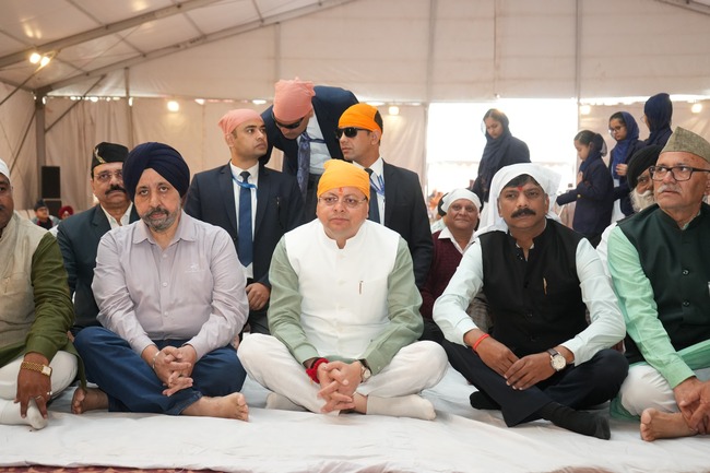 सीएम धामी ने गुरुनानक जयंती एवं कार्तिक पूर्णिमा के अवसर पर गुरुद्वारा श्री गुरूसिंह सभा रेसकोर्स में मत्था टेका, प्रदेशवासियों व विशेष रूप से सिख समुदाय को हार्दिक शुभकामनाएं दीं