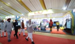 प्रधानमंत्री ने उत्तराखंड की विकास यात्रा से जुड़े युवाओं, उद्यमियों, महिलाओं से किया संवाद