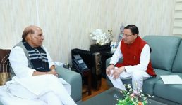 सीएम धामी ने रक्षा मंत्री राजनाथ सिंह से शिष्टाचार भेंट की, ग्वालदम-नंदकेसरी-थराली-देवाल-मुन्दोली-वाण मोटर मार्ग के रख-रखाव का कार्य लोक निर्माण विभाग से ही कराए जाने का अनुरोध किया