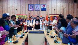 किताबें पढ़ने की आदत को बढ़ावा दें, बुके नहीं बुक दीजिए, मुख्यमंत्री धामी का आह्वान