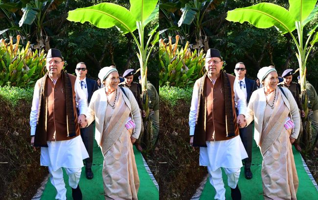 मां के साथ पैतृक गांव पहुंच भावुक हुए सीएम धामी, पिथौरागढ़ जनपद स्थित पैतृक गांव टुंडी–बारमौं में स्थानीय लोगों से भेंट की