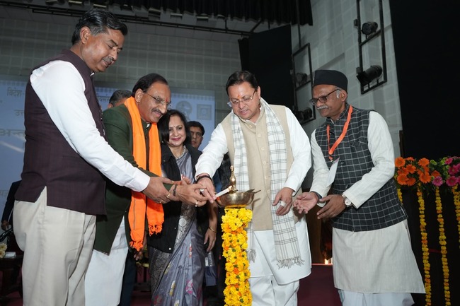 हरिद्वार में आयोजित अंतरराष्ट्रीय संस्कृत सम्मेलन में मुख्यमंत्री धामी की उपस्थिति, संस्कृत उत्थान के लिए उच्च स्तरीय आयोग के गठन की घोषणा