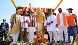 मुख्यमंत्री धामी ने आंध्रप्रदेश के अन्नामय्या जिले के मदनपल्ली में भारत रत्न, पूर्व प्रधानमंत्री अटल बिहारी वाजपेयी की प्रतिमा के अनावरण कार्यक्रम में प्रतिभाग किया