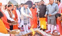 मुख्यमंत्री पुष्कर सिंह धामी ने दक्षेश्वर महादेव मंदिर में की पूजा-अर्चना, सिद्धपीठ हनुमानगढ़ी मंदिर के भी किए दर्शन, आगामी कुंभ मेले के सफल आयोजन की कामना की