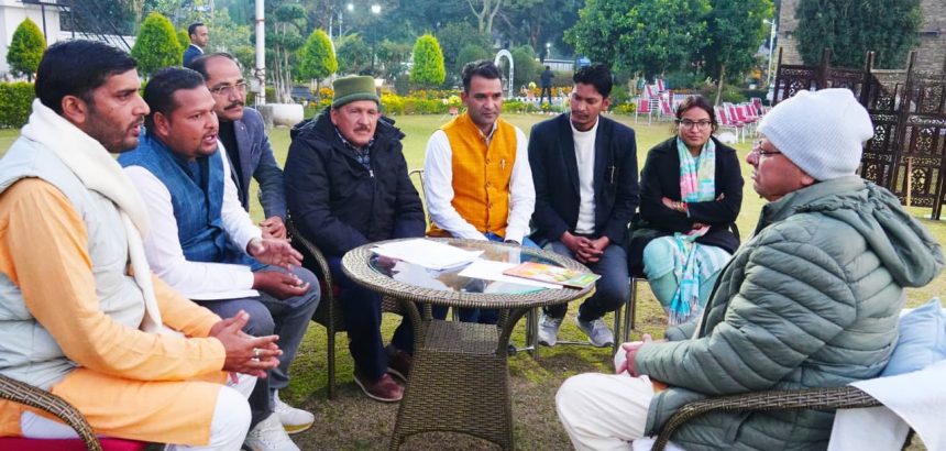 घनसाली क्षेत्र के प्रतिनिधिमंडल ने पिलखी स्वास्थ्य सेवाओं के उन्नयन हेतु मुख्यमंत्री धामी से की मुलाकात, सीएम के आश्वासन के बाद हड़ताल की स्थगित