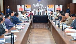 बागेश्वर में सीएम धामी ने पर्यटन व स्थानीय अर्थव्यवस्था को गति देने हेतु हेली सेवाओं और सड़क चौड़ीकरण पर तेजी से काम करने के निर्देश दिए, जिले के विकास कार्यों की विस्तृत समीक्षा की