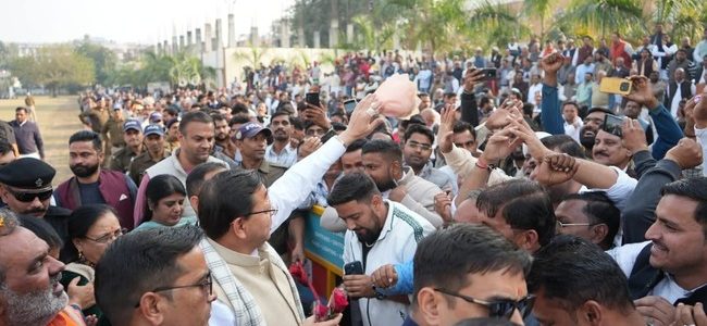 मुख्यमंत्री पुष्कर सिंह धामी का हरिद्वार आगमन, गन्ने का भाव ऐतिहासिक रूप से बढ़ाने पर किसानों ने किया भव्य स्वागत