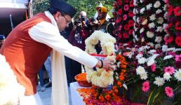 मुख्यमंत्री ने विजय दिवस पर शहीद स्मारक में पुष्पचक्र अर्पित कर वीर बलिदानियों को दी श्रद्धांजलि, भारतीय सेना के शौर्य, त्याग और अटूट राष्ट्रनिष्ठा की गौरवगाथा का दिन है विजय दिवस