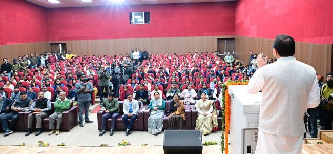 मुख्यमंत्री धामी ने टॉपर छात्र-छात्राओं के दल को  ‘भारत दर्शन शैक्षिक भ्रमण’ पर रवाना किया, कहा सर्वश्रेष्ठ डायरी लिखने वाले प्रत्येक जनपद के दो-दो मेधावियों को किया जाएगा पुरस्कृत