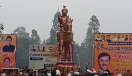 सीएम धामी ने बुक्सा जनजाति समाज के राजा जगतदेव की प्रतिमा का अनावरण किया, क्षेत्र के विकास से संबंधित तीन घोषणाएं भी कीं