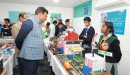 Uttarakhand मुख्य सचिव ने की वीडियो कॉन्फ्रेंसिंग के माध्यम से छात्र-छात्राओं से बातचीत, किया ‘शिक्षा की बात’ कार्यक्रम में प्रतिभाग