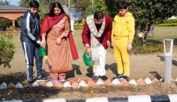 मुख्यमंत्री आवास परिसर के उद्यान में 17 प्रजातियों के चार हजार ट्यूलिप उगाने की मुहिम का शुभारंभ, मुख्यमंत्री ने सपरिवार ट्यूलिप के बल्ब रोपे