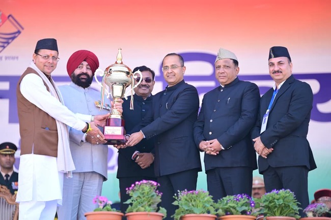 Uttarakhand गणतंत्र दिवस के राज्य स्तरीय समारोह में सूचना विभाग की झांकी ने लगातार तीसरी बार प्राप्त किया प्रथम स्थान