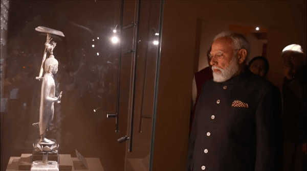 प्रधानमंत्री मोदी ने नई दिल्ली के राय पिथौरा सांस्कृतिक परिसर में भगवान बुद्ध से संबंधित पिपरहवा के पवित्र अवशेषों की भव्य अंतरराष्ट्रीय प्रदर्शनी का उद्घाटन किया