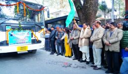 उत्तराखंड परिवहन निगम के बेड़े में 100 नई बसें शामिल, मुख्यमंत्री कैम्प कार्यालय से मुख्यमंत्री ने किया फ्लैग ऑफ