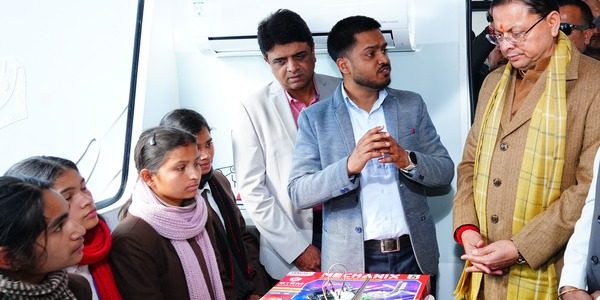 मुख्यमंत्री धामी ने छात्र कौशल संवर्धन हेतु लैब ऑन व्हील्स (इंफोसिस स्प्रिंगबोर्ड) का फ्लैग ऑफ किया, लैब ऑन व्हील्स ए.आई, कोडिंग, आई.ओ.टी एवं अन्य इमर्जिंग टेक क्षेत्रों में कौशल संवर्धन के लिए हैण्ड्स ऑन सुविधा उपलब्ध कराएगा