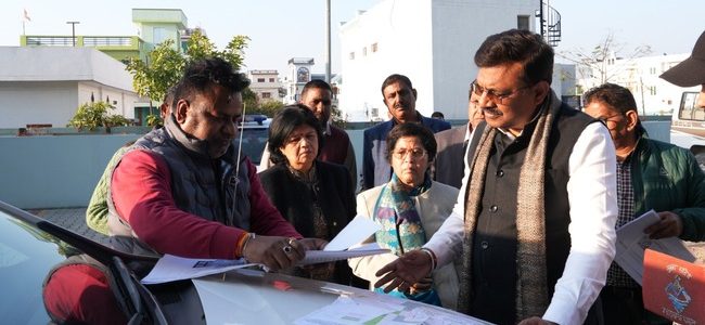 Uttarakhand मुख्य सचिव ने देहरादून के हर्रावला में नवनिर्मित शकुंतला रानी सरदारी लाल ओबेरॉय राजकीय मैटरनिटी एवं कैंसर चिकित्सालय का निरीक्षण किया