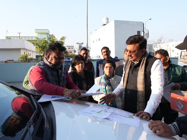 Uttarakhand मुख्य सचिव ने देहरादून के हर्रावला में नवनिर्मित शकुंतला रानी सरदारी लाल ओबेरॉय राजकीय मैटरनिटी एवं कैंसर चिकित्सालय का निरीक्षण किया