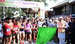 मुख्यमंत्री धामी ने देहरादून से सड़क सुरक्षा जागरूकता एवं पर्यावरण संरक्षण के उद्देश्य से आयोजित 5 किलोमीटर दौड़ का फ्लैग ऑफ किया