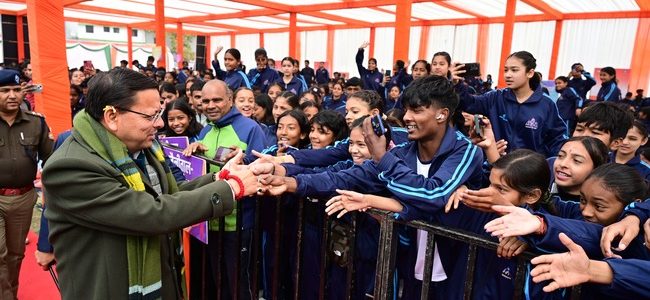 मुख्यमंत्री पुष्कर सिंह धामी ने मुख्यमंत्री चैम्पियनशिप ट्रॉफी 2025-26 के समापन समारोह में प्रतिभाग किया, देहरादून जनपद को विजेता ट्रॉफी एवं 5 लाख रुपये का चेक प्रदान किया