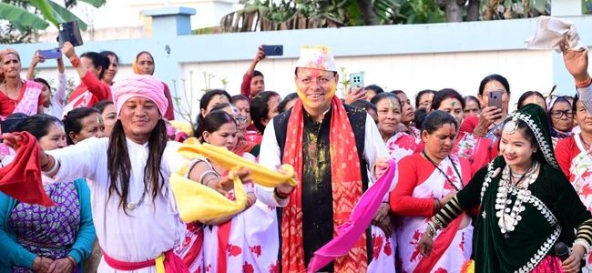 दियूरी, खटीमा में होली मिलन समारोह में शामिल हुए मुख्यमंत्री, कहा होली हमारी समृद्ध लोक परंपरा और सांस्कृतिक पहचान का प्रतीक