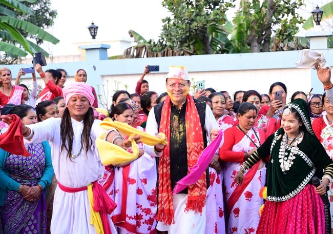 दियूरी, खटीमा में होली मिलन समारोह में शामिल हुए मुख्यमंत्री, कहा होली हमारी समृद्ध लोक परंपरा और सांस्कृतिक पहचान का प्रतीक