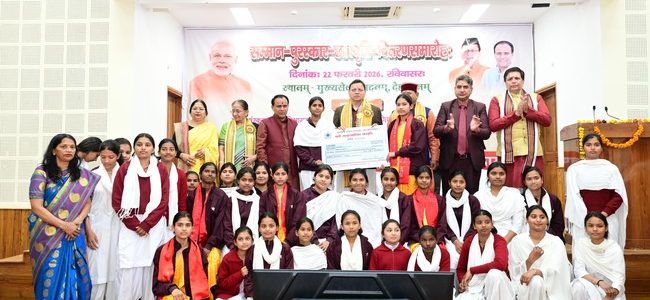 मुख्यमंत्री धामी ने संस्कृत छात्र प्रतिभा सम्मान कार्यक्रम में भाग लिया, गार्गी बालिका संस्कृत छात्रवृत्ति, डॉ. भीमराव अंबेडकर अनुसूचित जाति, अनुसूचित जनजाति संस्कृत छात्रवृत्ति भी विद्यार्थियों को प्रदान की