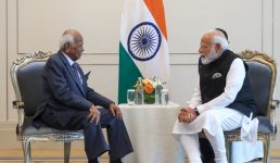 प्रधानमंत्री मोदी ने मलेशिया में भारतीय मूल के मंत्री, सीनेटर, सांसद और आजाद हिंद फौज (इंडियन नेशनल आर्मी-आईएनए) के वेटरन  से मुलाकात की, मलेशिया के उद्योगपतियों से भी बातचीत की