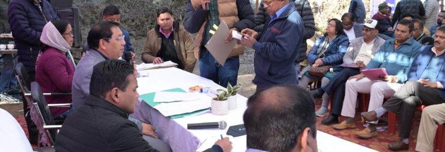 मुख्यमंत्री पुष्कर सिंह धामी के दिशा-निर्देशों में प्रभारी सचिव डॉ. आर. राजेश कुमार का रुद्रप्रयाग जनपद दौरा, कमेड़ा में लगा “जन-जन की सरकार, जन-जन के द्वार” बहुउद्देशीय शिविर