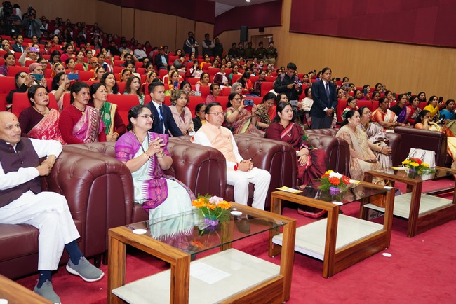 देहरादून से उठा संस्कृति और संस्कारों का शंखनाद, मातृशक्ति को सीएम धामी का नमन, विश्वमांगल्य सभा के तत्वाधान में आयोजित ‘मातृ संस्कार समागम’ कार्यक्रम में प्रतिभाग किया