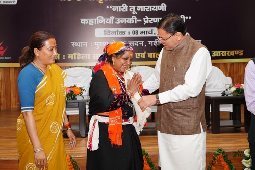 मुख्यमंत्री पुष्कर सिंह धामी ने अंतर्राष्ट्रीय महिला दिवस पर 38 वरिष्ठ महिलाओं को किया सम्मानित, कहा पहाड़ की असली ताकत उसकी मातृशक्ति