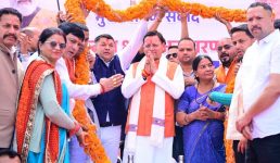 CM धामी ने चम्पावत में 36.83 करोड़ की 17 परियोजनाओं का लोकार्पण और शिलान्यास किया, गांधी चौक में स्थापित 100 फीट ऊंचे राष्ट्रीय ध्वज का अनावरण भी किया