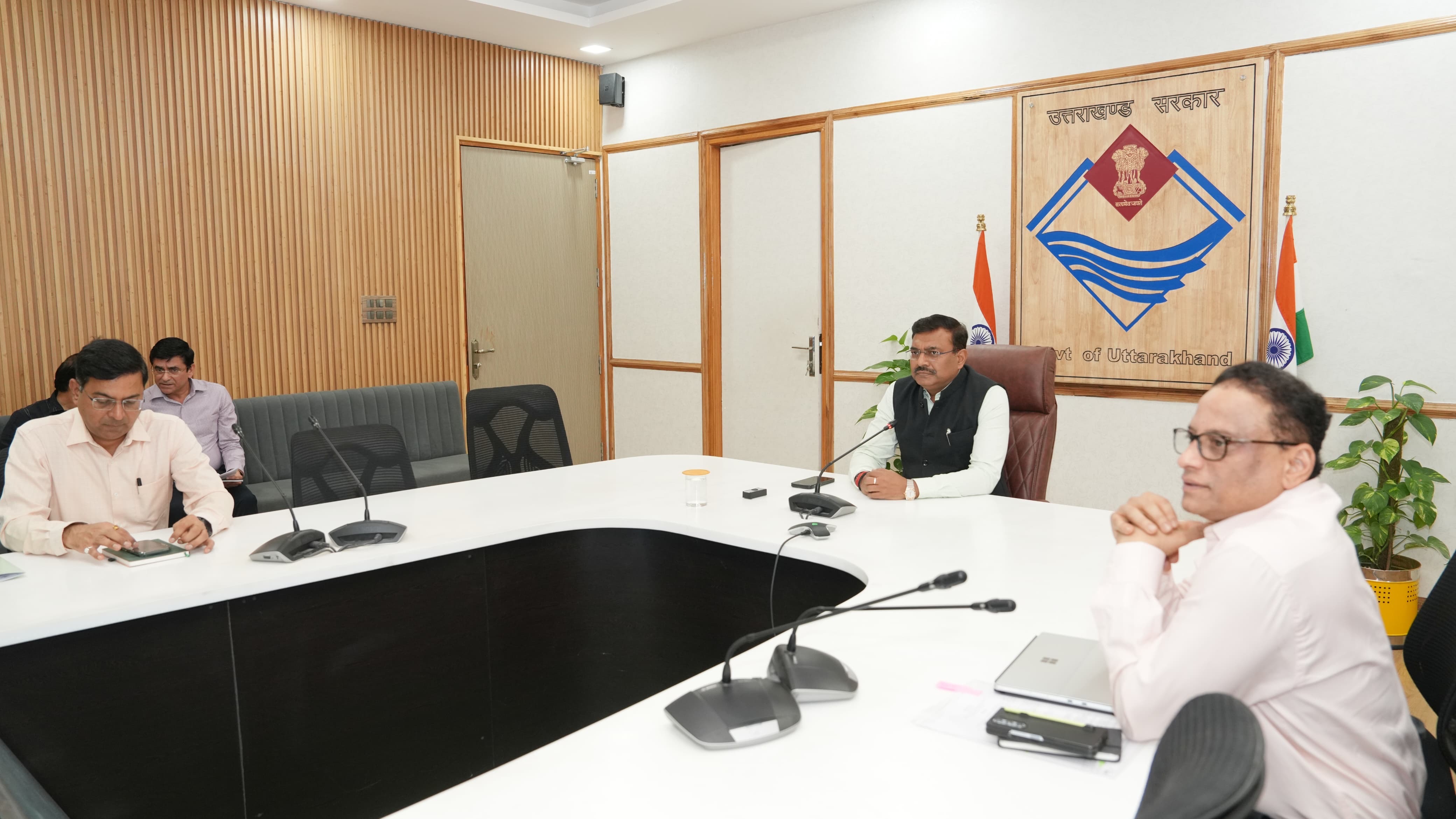 Uttarakhand राज्य के हर स्कूल में बजेगी वॉटर बेल, ग्रीष्म ऋतु की समीक्षा बैठक में मुख्य सचिव ने दिए निर्देश