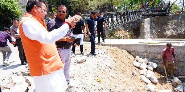 मुख्यमंत्री धामी ने मसूरी रोड स्थित शिव मंदिर के निर्माणाधीन पुल का स्थलीय निरीक्षण किया, अधिकारियों को दिए जरूरी निर्देश