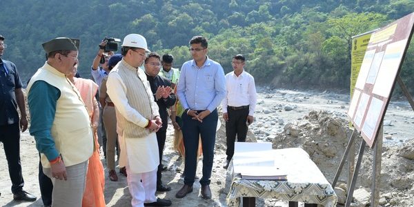 चारधाम यात्रा के मद्देनजर ग्राउंड जीरो पर उतरे मुख्यमंत्री, रुद्रप्रयाग से गुप्तकाशी तक सड़क मार्ग से किया यात्रा मार्ग का निरीक्षण
