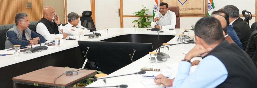 Uttarakhand मुख्य सचिव ने ली सभी जिला अधिकारियों की बैठक, LPG उपलब्धि सहित कई मामलों में दिए महत्वपूर्ण दिशा-निर्देश