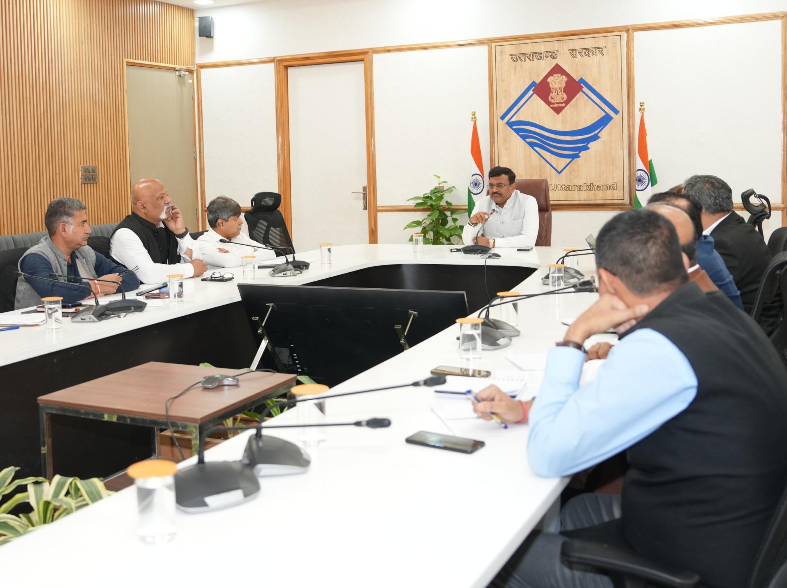 Uttarakhand मुख्य सचिव ने ली सभी जिला अधिकारियों की बैठक, LPG उपलब्धि सहित कई मामलों में दिए महत्वपूर्ण दिशा-निर्देश