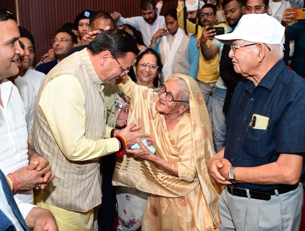 मुख्यमंत्री ने हल्द्वानी में वरिष्ठ नागरिक सम्मान एवं खेल समारोह में किया प्रतिभाग, बुजुर्गों को बताया समाज और राष्ट्र की अमूल्य धरोहर